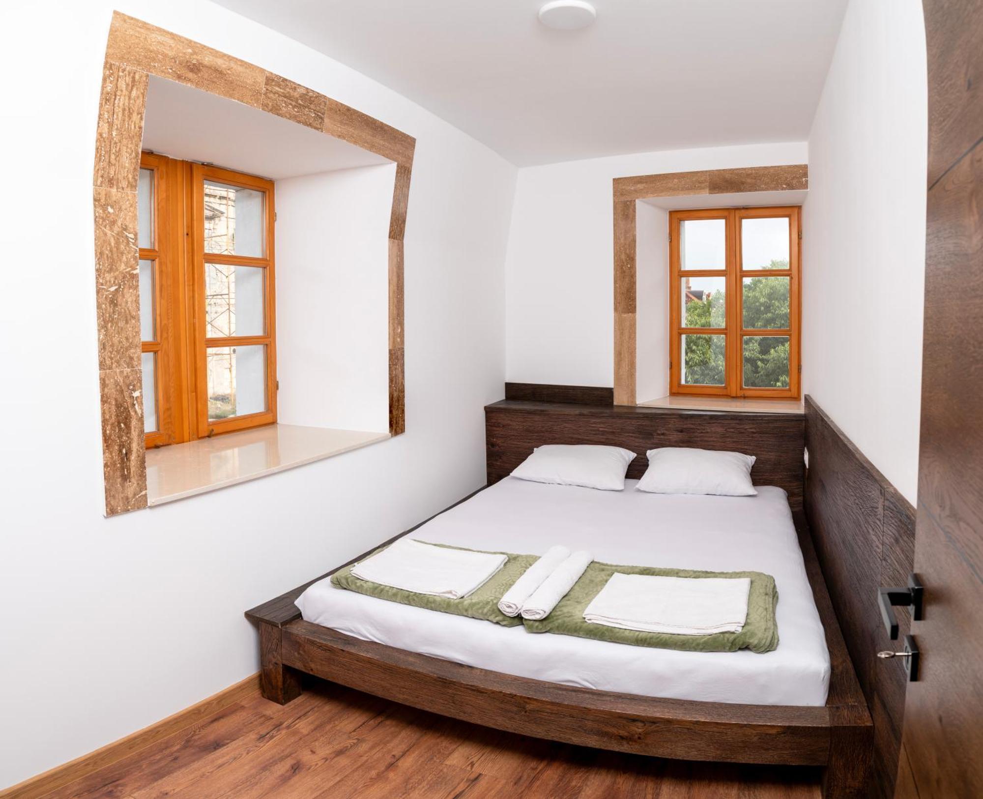 Sunrise Apartments - With Old Bridge View موستار المظهر الخارجي الصورة